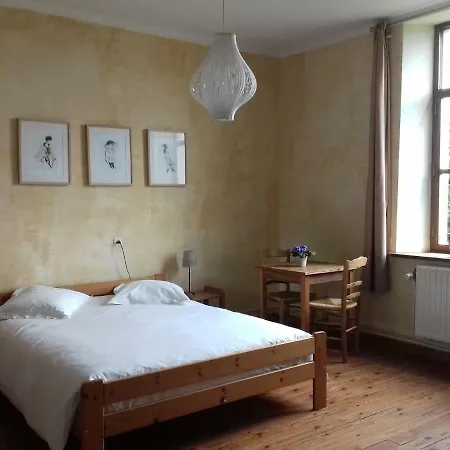 Thirifays, De בית נופש *